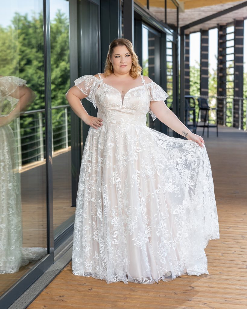 DREAM Collection 2023 - LASABINA Plus Size Bridal